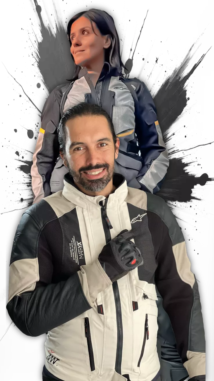 Ton e Nay, criadores do Destino Incerto, com equipamentos de mototurismo.